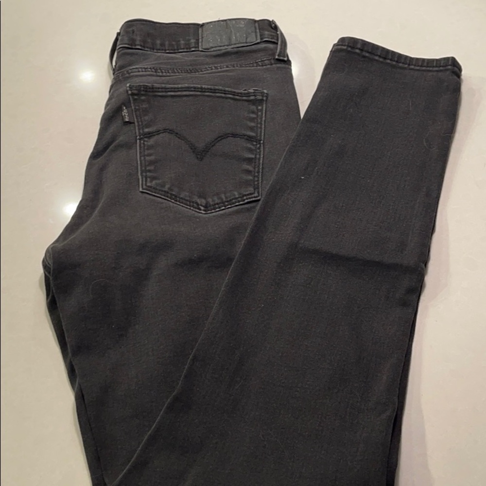 Levi’s slimming skinny
